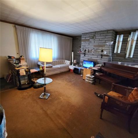 7016 Frankstown Avenue Homewood Brushton PA 15208