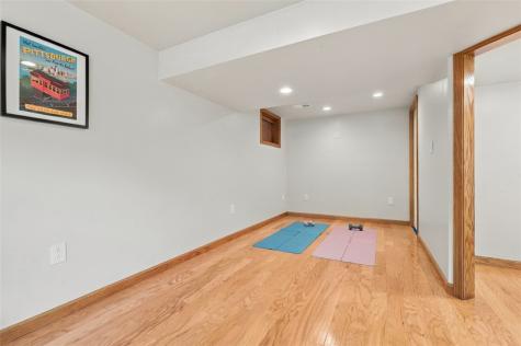 2438 Rolling Farms Road Shaler PA 15116
