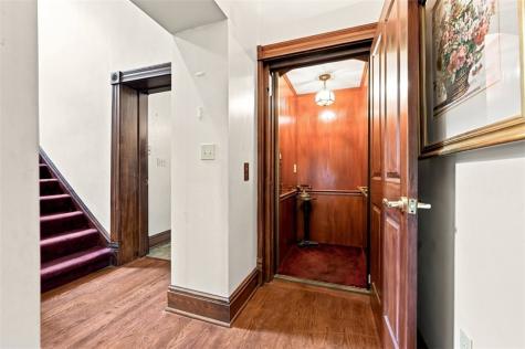 607 Lockhart Street East Allegheny PA 15212