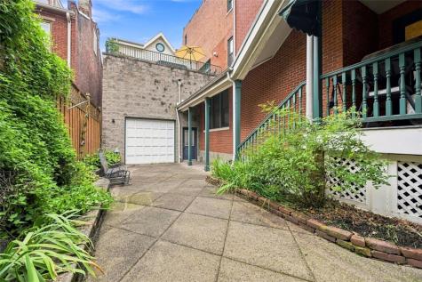607 Lockhart Street East Allegheny PA 15212
