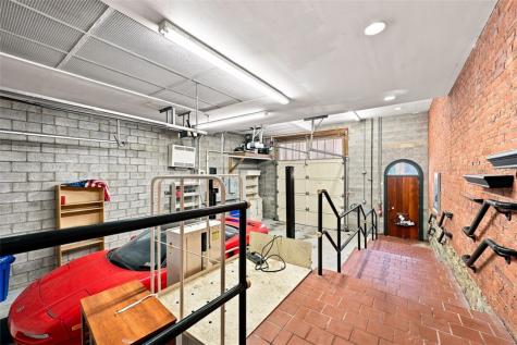 607 Lockhart Street East Allegheny PA 15212
