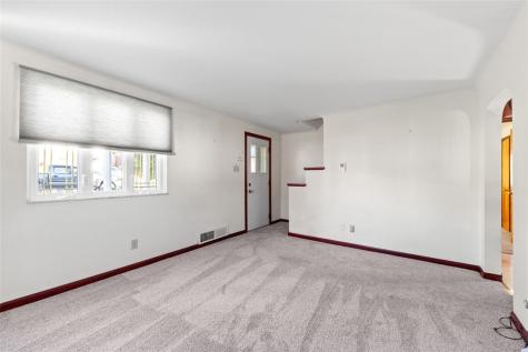 204 Dennis Street Elizabeth Township/boro PA 15037