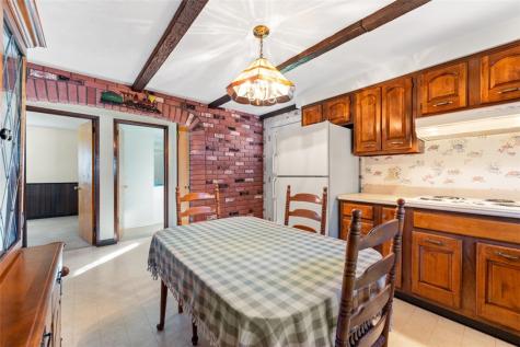 204 Dennis Street Elizabeth Township/boro PA 15037