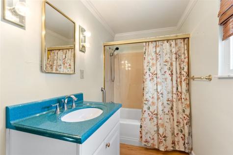 204 Dennis Street Elizabeth Township/boro PA 15037