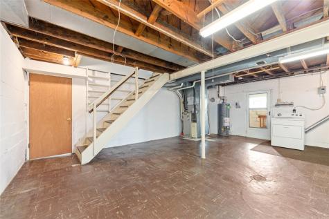 204 Dennis Street Elizabeth Township/boro PA 15037