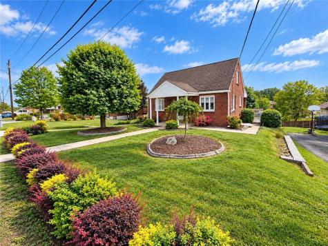 204 Dennis Street Elizabeth Township/boro PA 15037