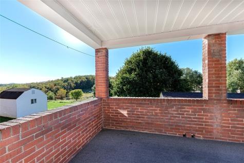 204 Dennis Street Elizabeth Township/boro PA 15037