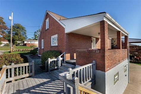 204 Dennis Street Elizabeth Township/boro PA 15037