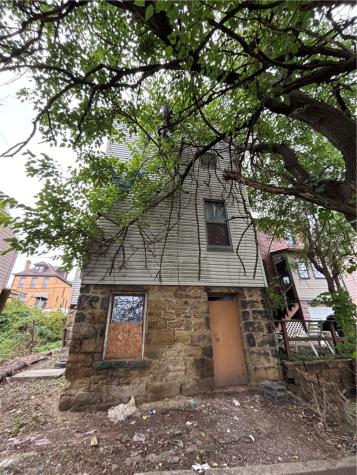 2118 Rockledge Street Spring Hill PA 15212