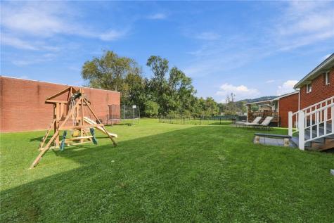 1909 Acheson Avenue North Apollo PA 15673
