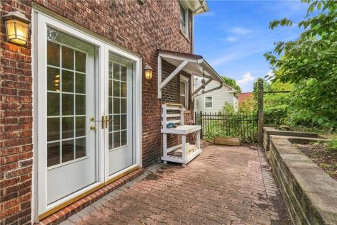 746 Montclair Street Greenfield PA 15217