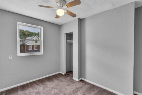 831 Woodward Avenue Stowe Township PA 15136
