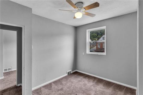 831 Woodward Avenue Stowe Township PA 15136