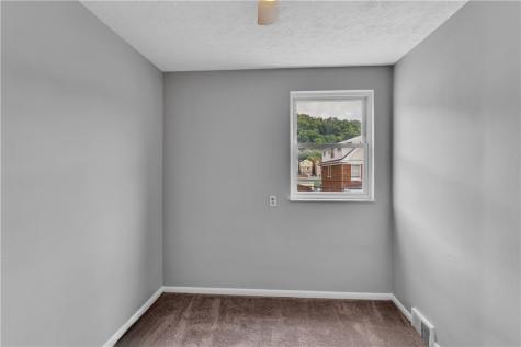 831 Woodward Avenue Stowe Township PA 15136