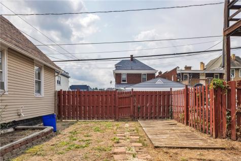 831 Woodward Avenue Stowe Township PA 15136