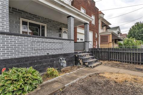 831 Woodward Avenue Stowe Township PA 15136