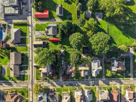 352 E New Castle Street Zelienople Boro PA 16063