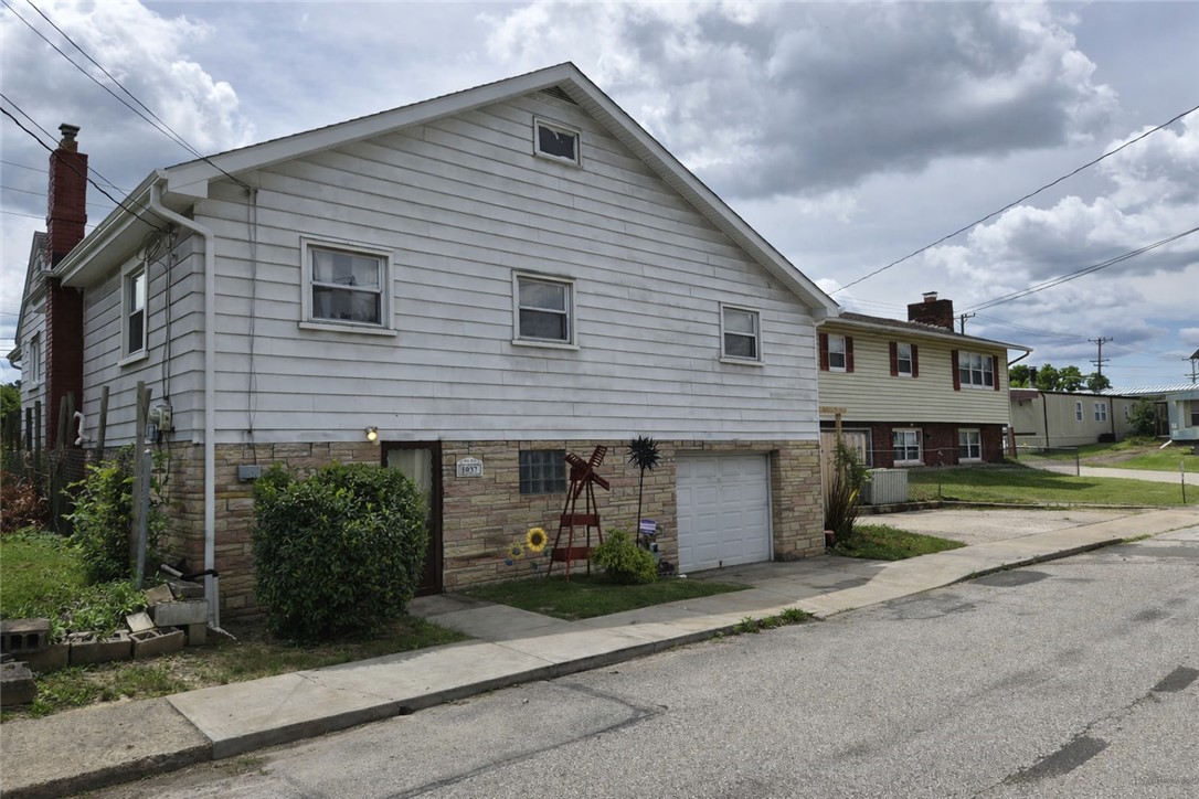 1037 6th Street Jefferson Hills PA 15088