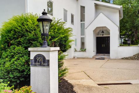 951 Academy Place Mt Lebanon PA 15243