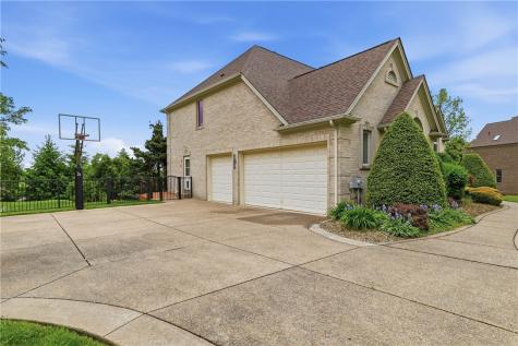 4200 Muirfield Circle Collier Township PA 15142