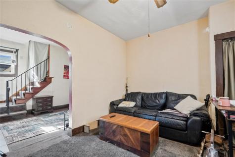 1909 Woodmont Avenue Arnold PA 15068