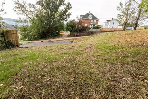 156 S Ninth Street Connellsville PA 15425