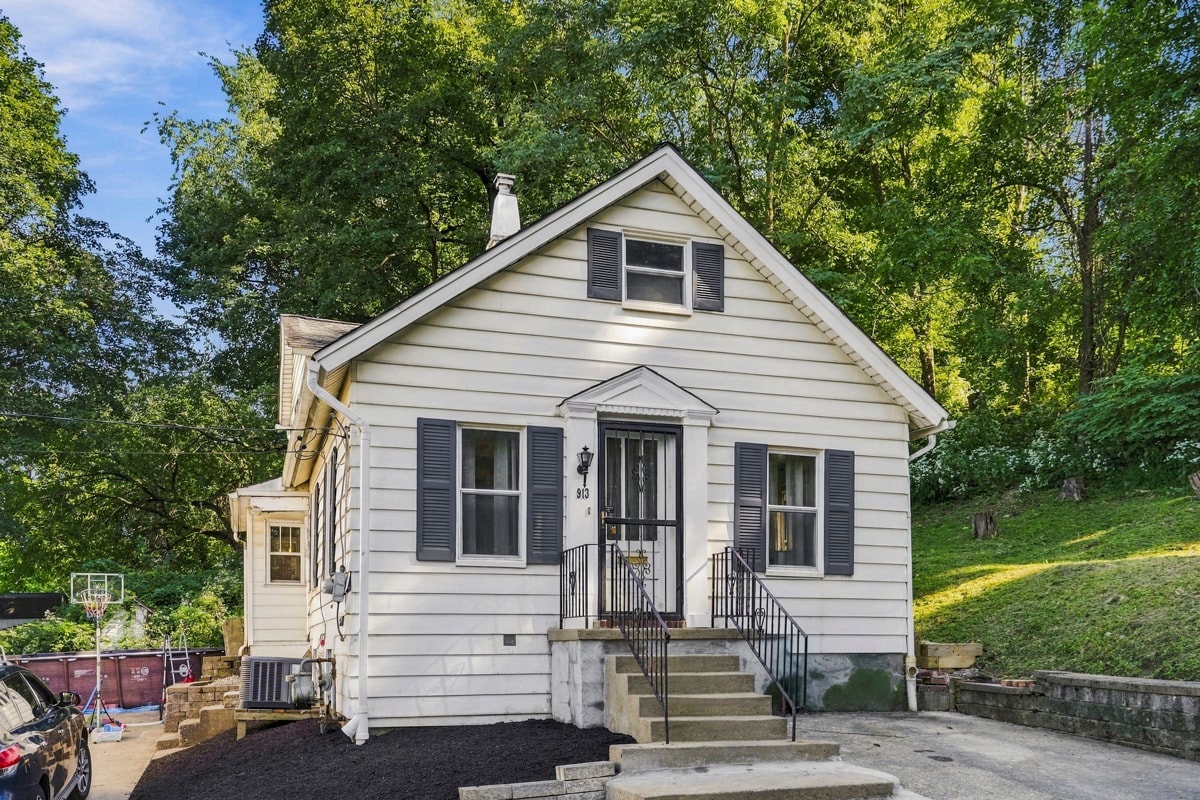 913 Chestnut Street Coraopolis PA 15108