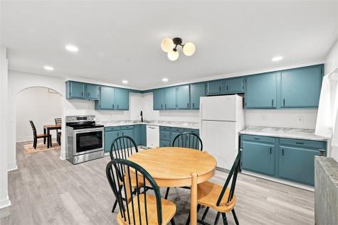 861 Railroad Street Mckees Rocks PA 15136