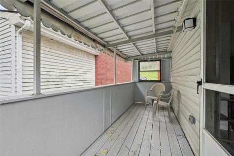 861 Railroad Street Mckees Rocks PA 15136