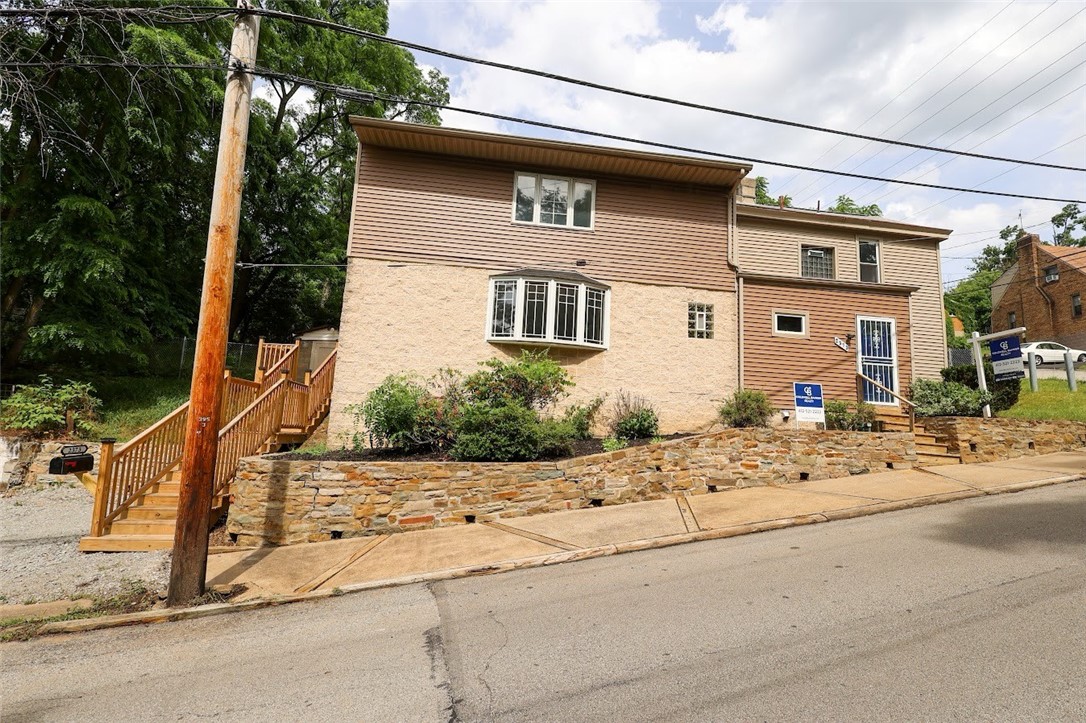 2373 Hopeland Street Carrick PA 15210