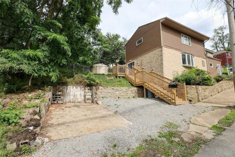 2373 Hopeland Street Carrick PA 15210