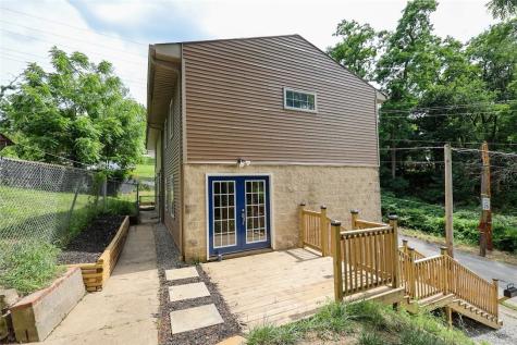 2373 Hopeland Street Carrick PA 15210