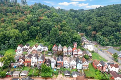 362 Kenney Avenue Pitcairn PA 15140
