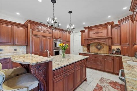 4040 Breckenridge Collier Township PA 15142