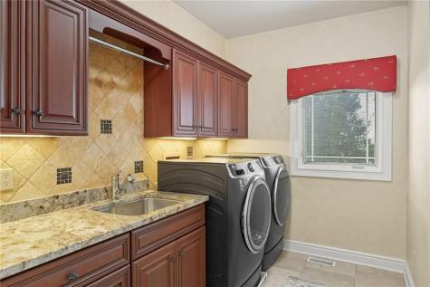 4040 Breckenridge Collier Township PA 15142