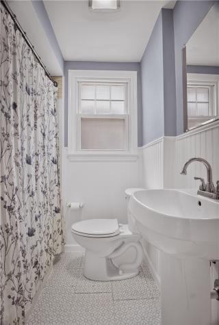 838 Taylor Avenue Avalon PA 15202