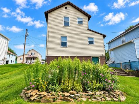 1413 Robbins Avenue North Apollo PA 15673