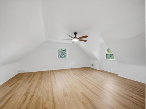 5924 Kings School Road Bethel Park PA 15102