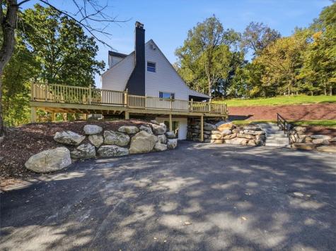 5924 Kings School Road Bethel Park PA 15102