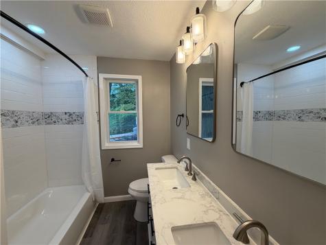 1305 Glencoe Avenue Green Tree PA 15205