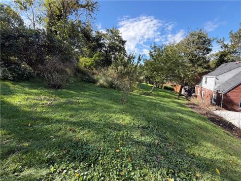 1305 Glencoe Avenue Green Tree PA 15205