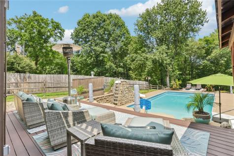 1711 Sturbridge Drive Franklin Park PA 15143