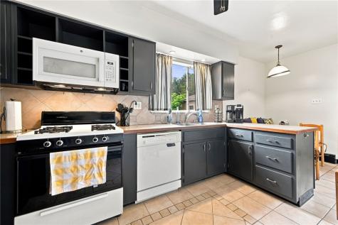 1006 Brinton Avenue Pitcairn PA 15140