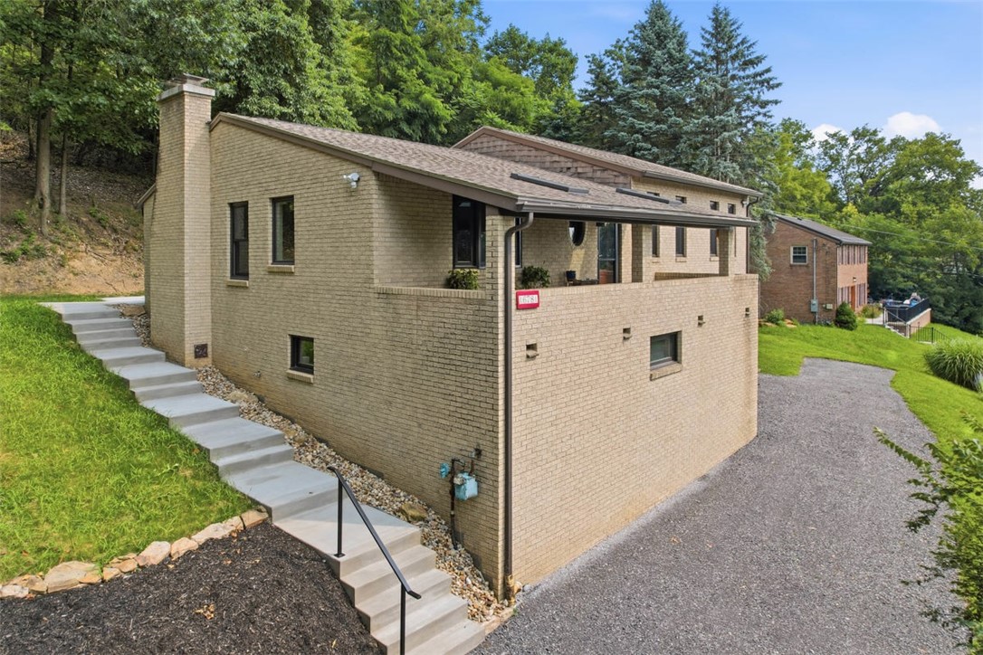 678 Smith Lane Thornburg PA 15205
