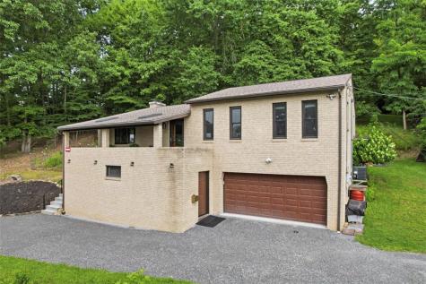 678 Smith Lane Thornburg PA 15205