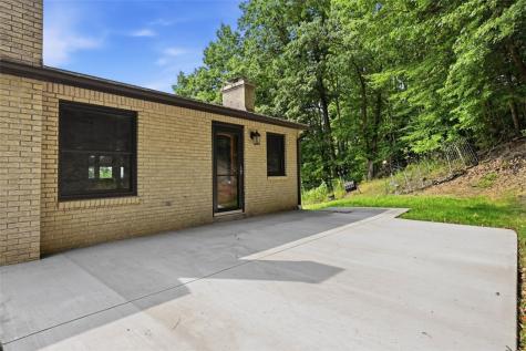 678 Smith Lane Thornburg PA 15205