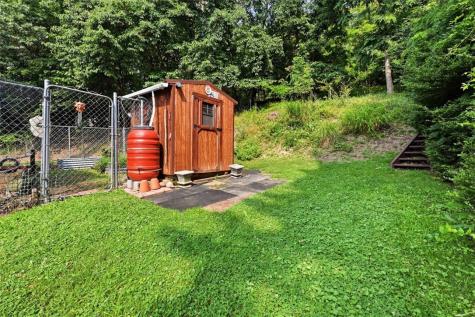 678 Smith Lane Thornburg PA 15205