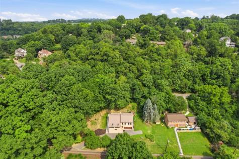 678 Smith Lane Thornburg PA 15205