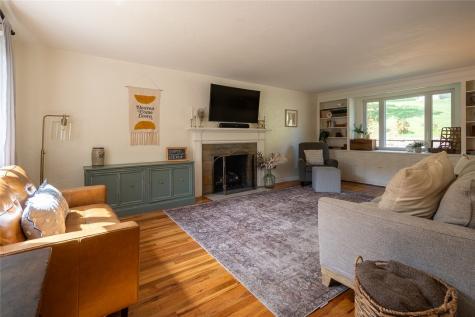 131 E Bruceton Road Pleasant Hills PA 15236