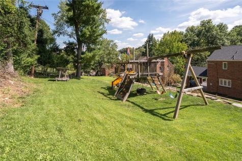 131 E Bruceton Road Pleasant Hills PA 15236